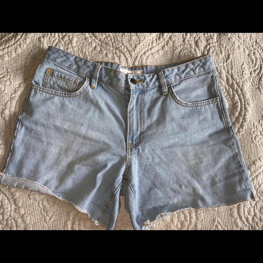 Light wash Vans jean shorts